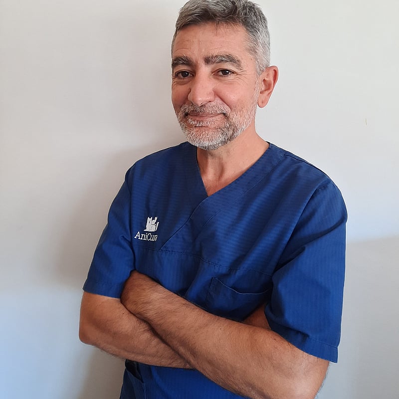 Foto de Carlos Macías, Cirujano Veterinario