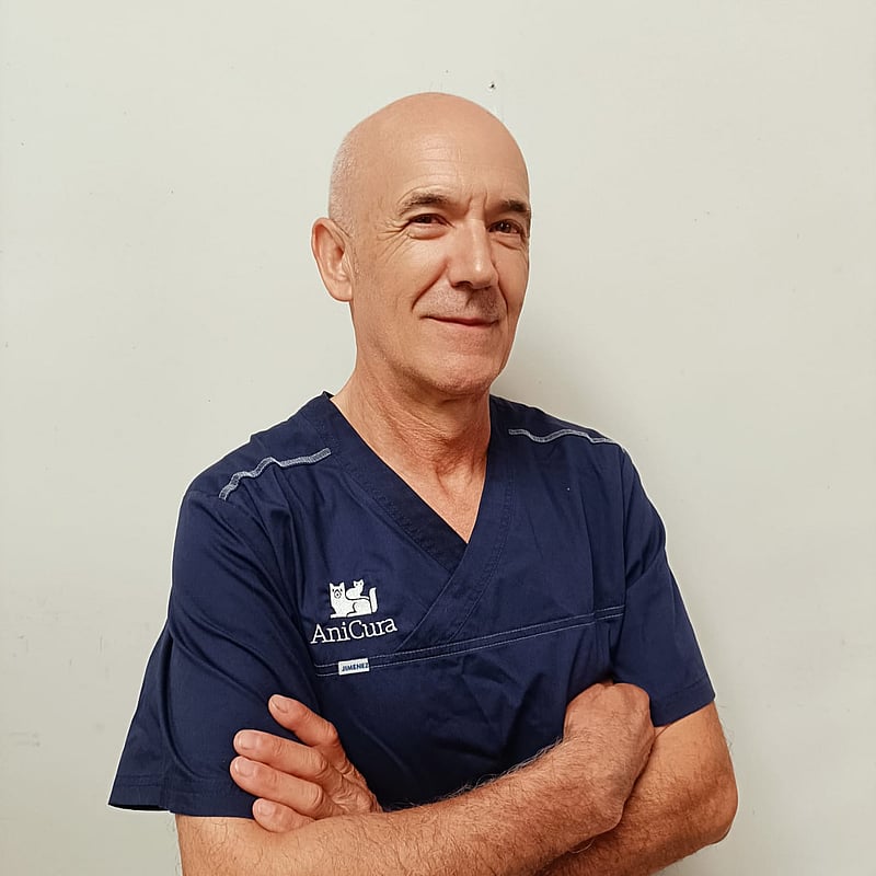 Foto de Santos Jimenez, Cirujano Veterinario