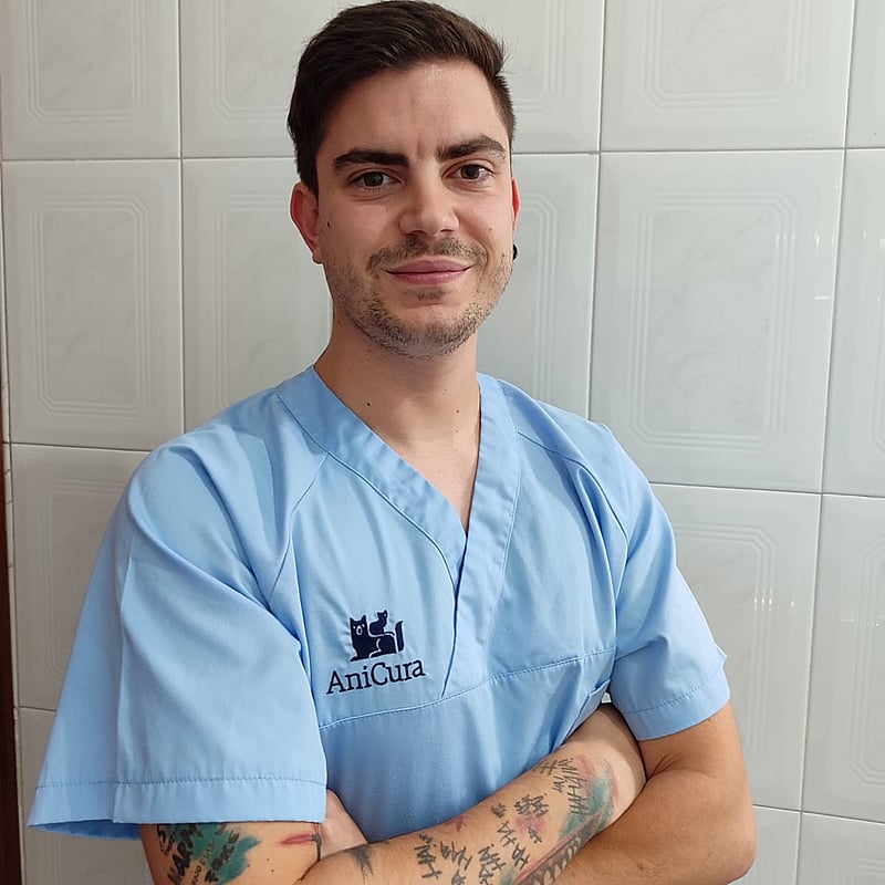 Foto de Juan de Dios Medina, Auxiliar Clínico Veterinario