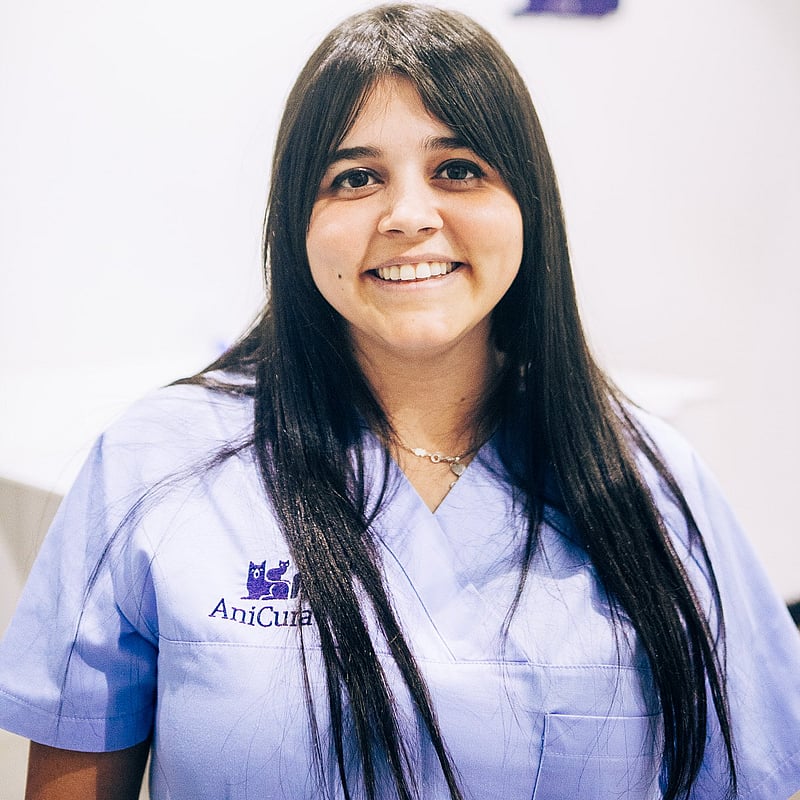 Foto de Sara Hidalgo, Auxiliar Veterinaria