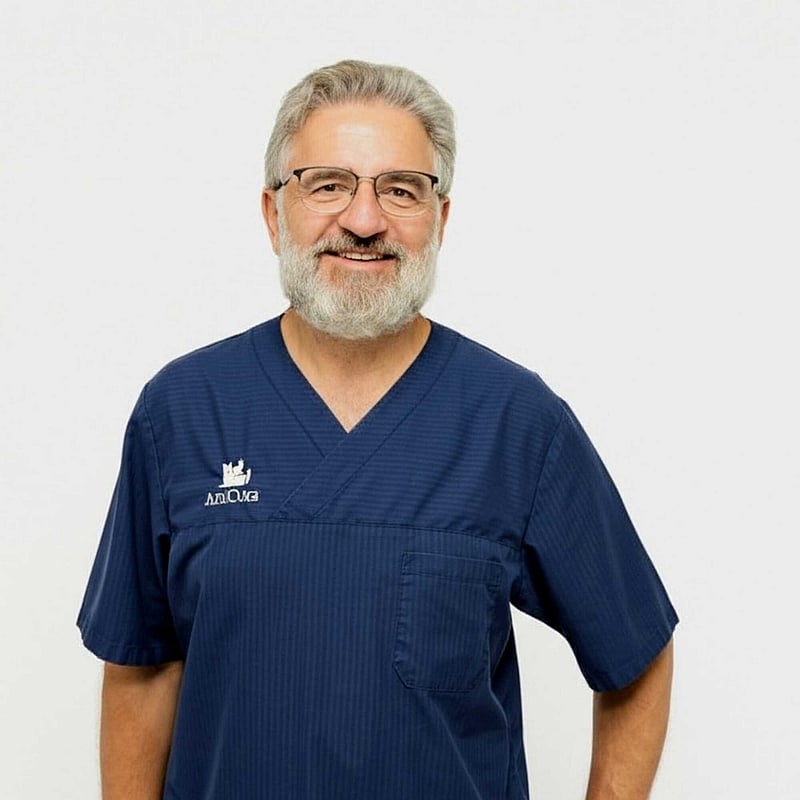 Foto de José Raúl Pedregosa Morales, Veterinario